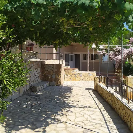 Agnadema House Feriehus Lixouri